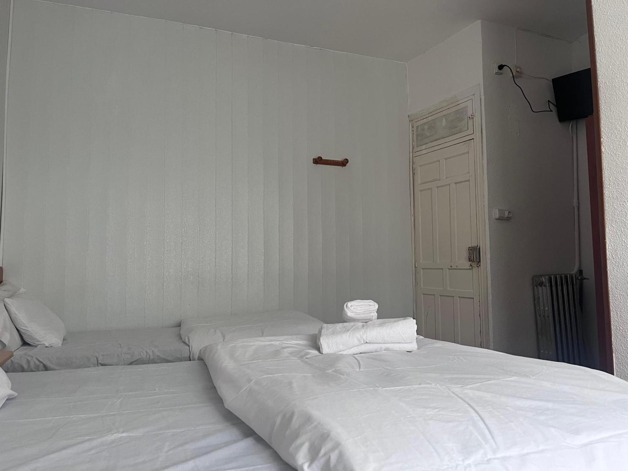 Hostal Alonso No Limit Madrid Exterior foto