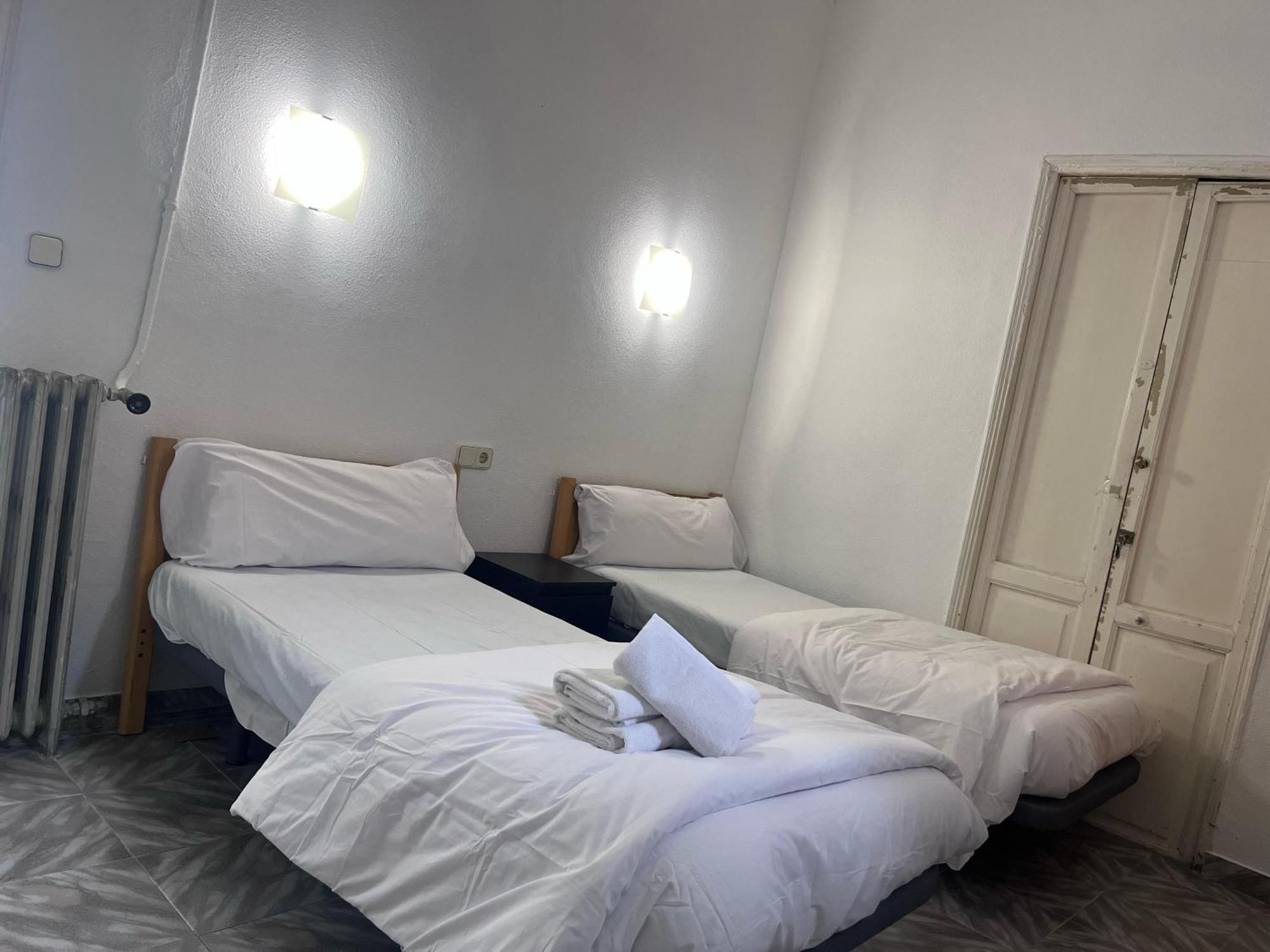 Hostal Alonso No Limit Madrid Exterior foto