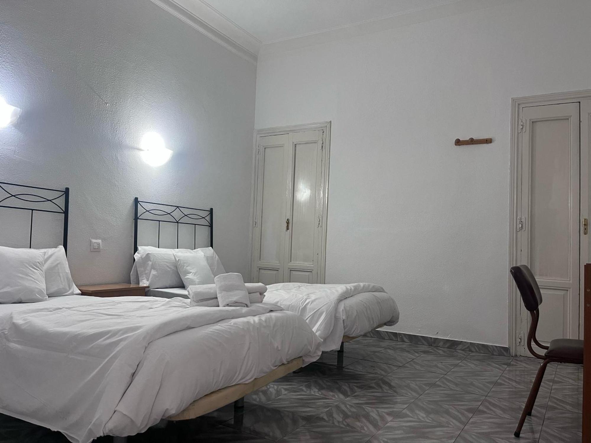 Hostal Alonso No Limit Madrid Exterior foto