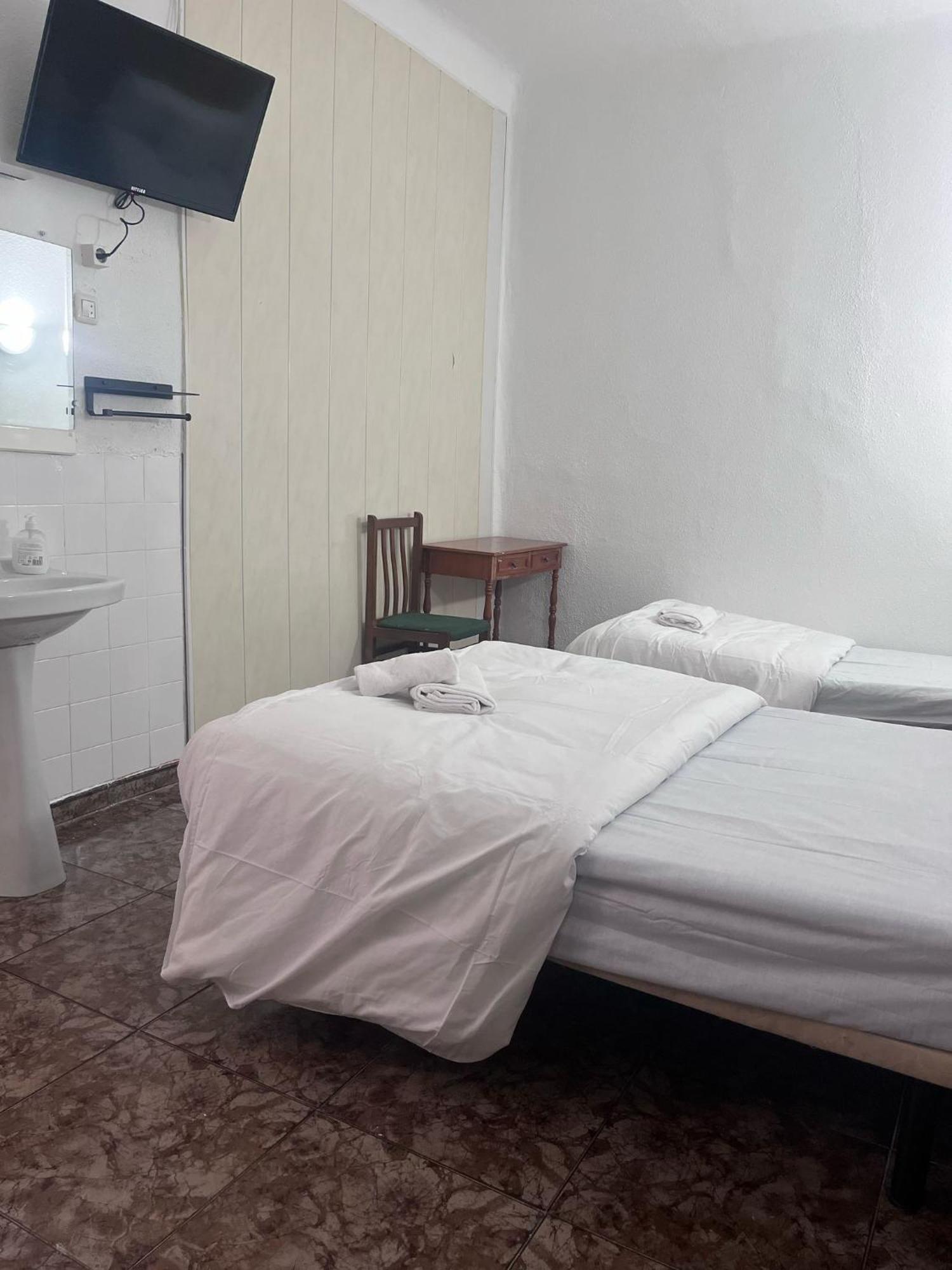 Hostal Alonso No Limit Madrid Exterior foto