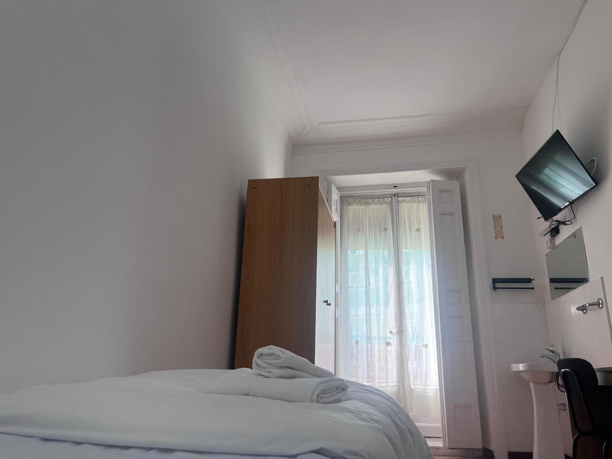 Hostal Alonso No Limit Madrid Exterior foto