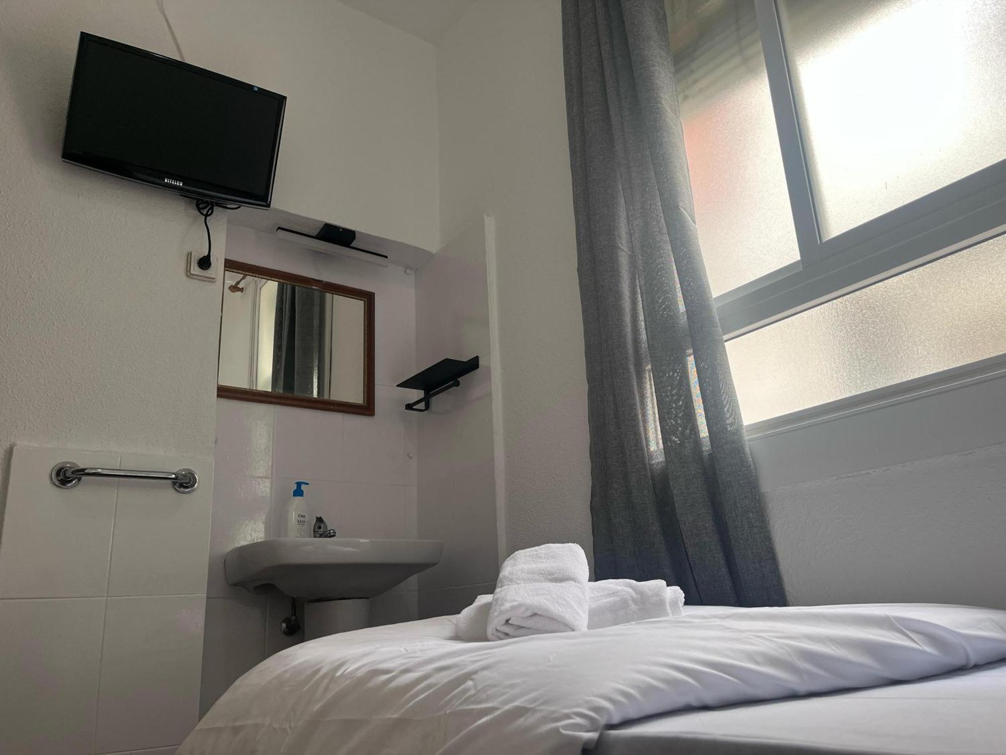 Hostal Alonso No Limit Madrid Exterior foto