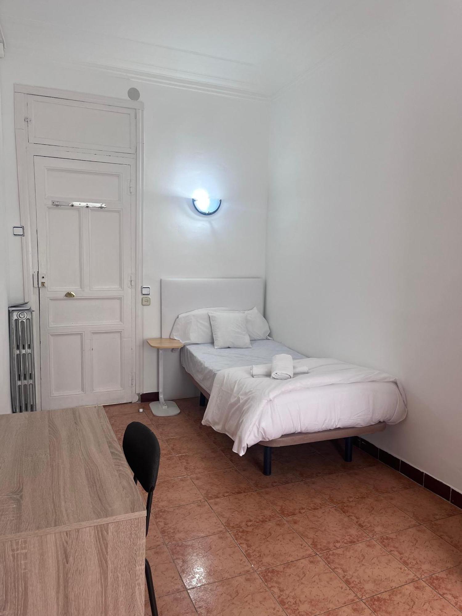 Hostal Alonso No Limit Madrid Exterior foto