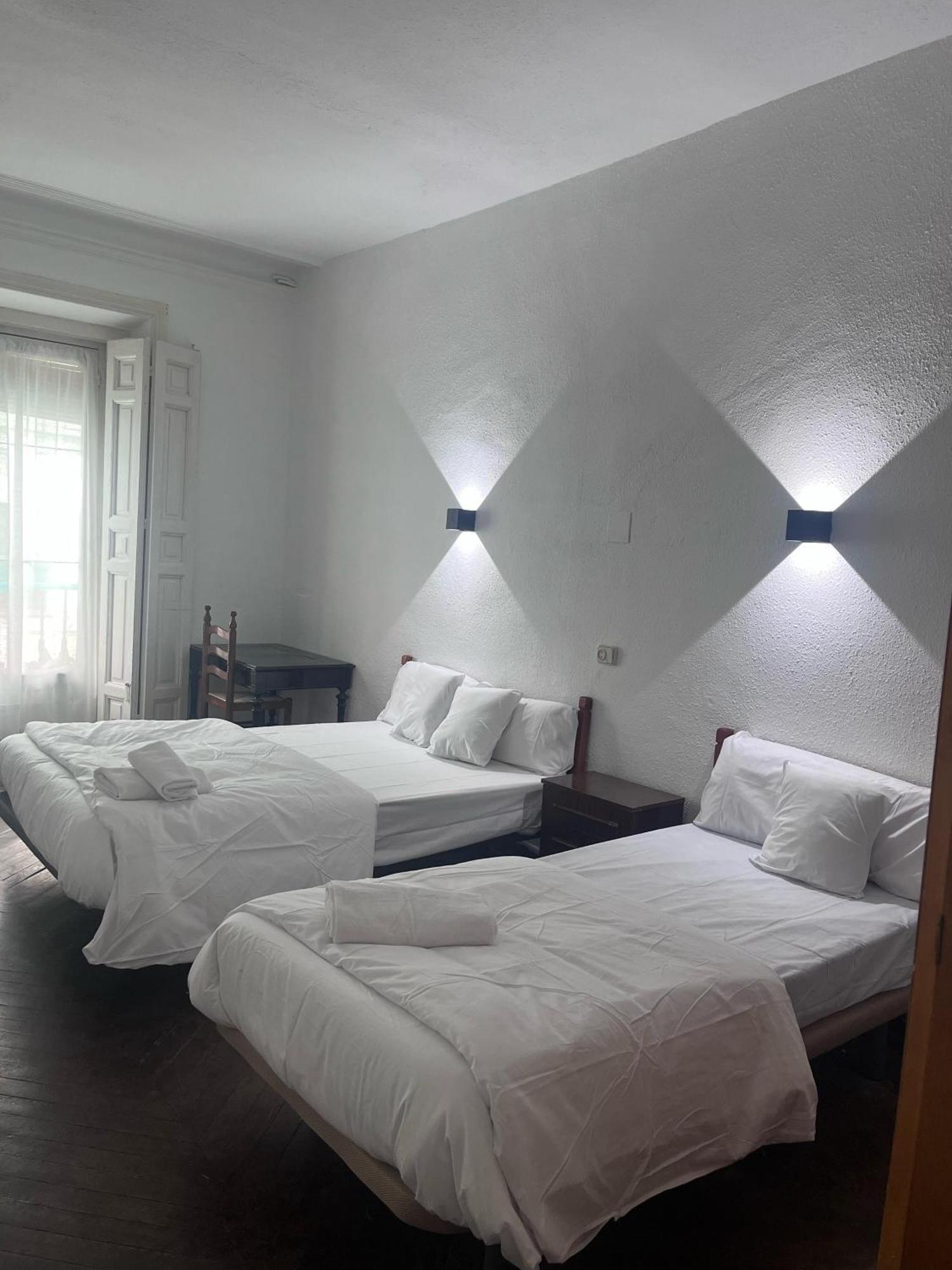 Hostal Alonso No Limit Madrid Exterior foto