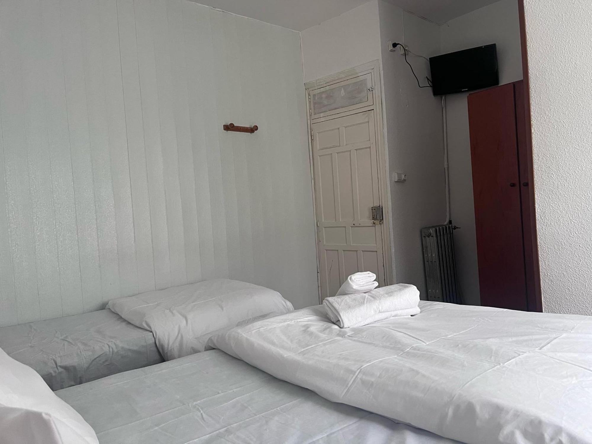 Hostal Alonso No Limit Madrid Exterior foto