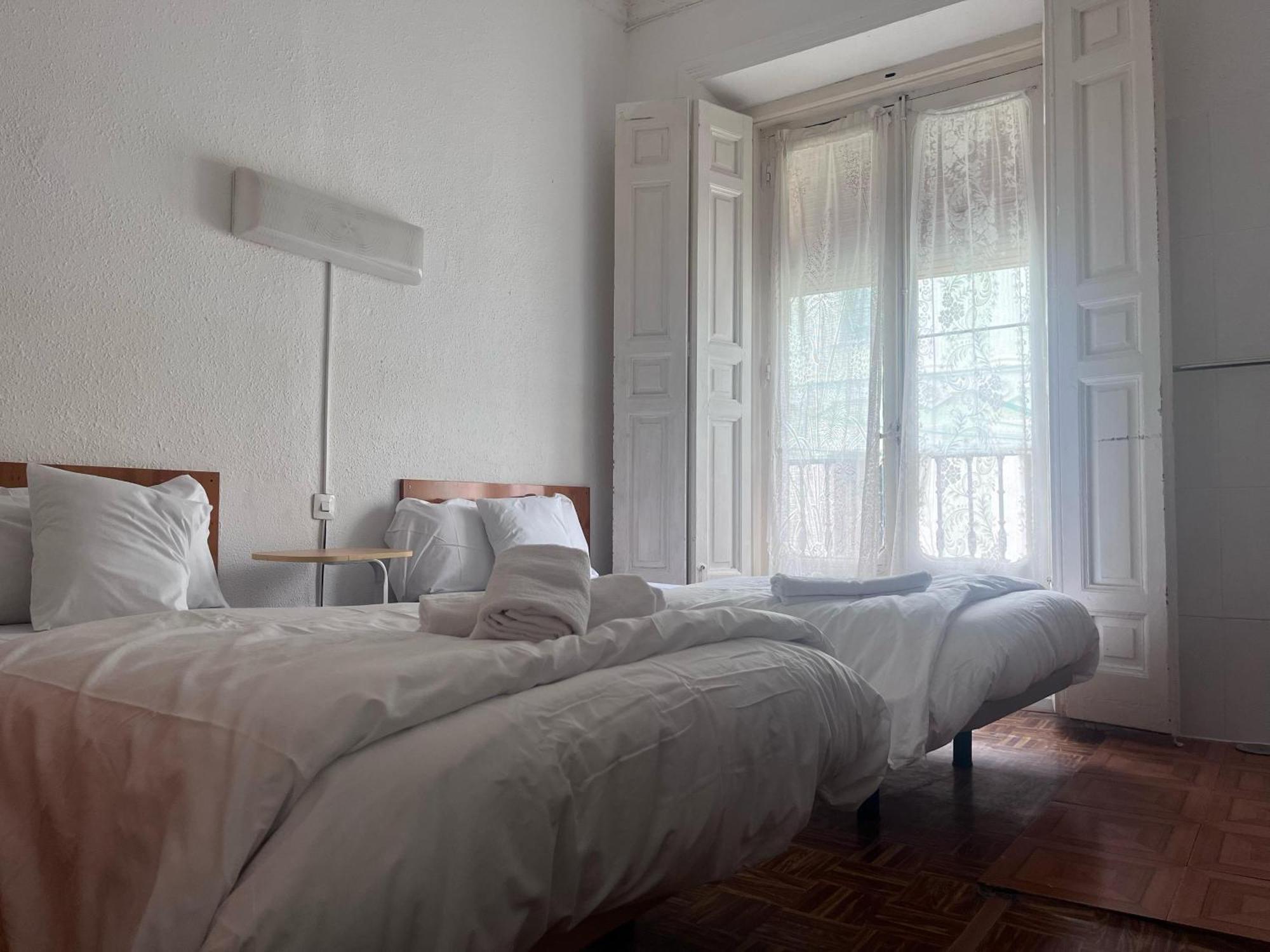 Hostal Alonso No Limit Madrid Exterior foto