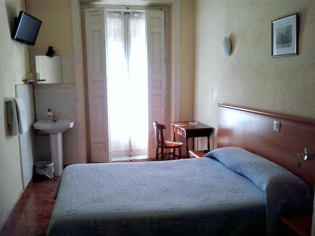 Hostal Alonso Madrid Zimmer foto